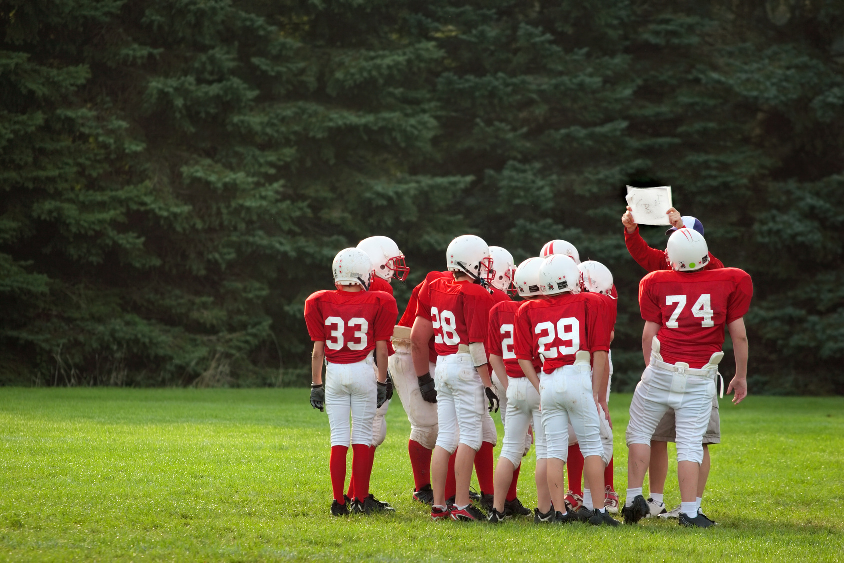 Discuss sport. Американский футбол красно-белая форма. Футбольные картинки 1920px. American Football playbook. Number 20 is a young Football Player.